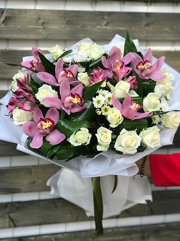 Букет цветов из: Розы и Хризантемы в Шелковской