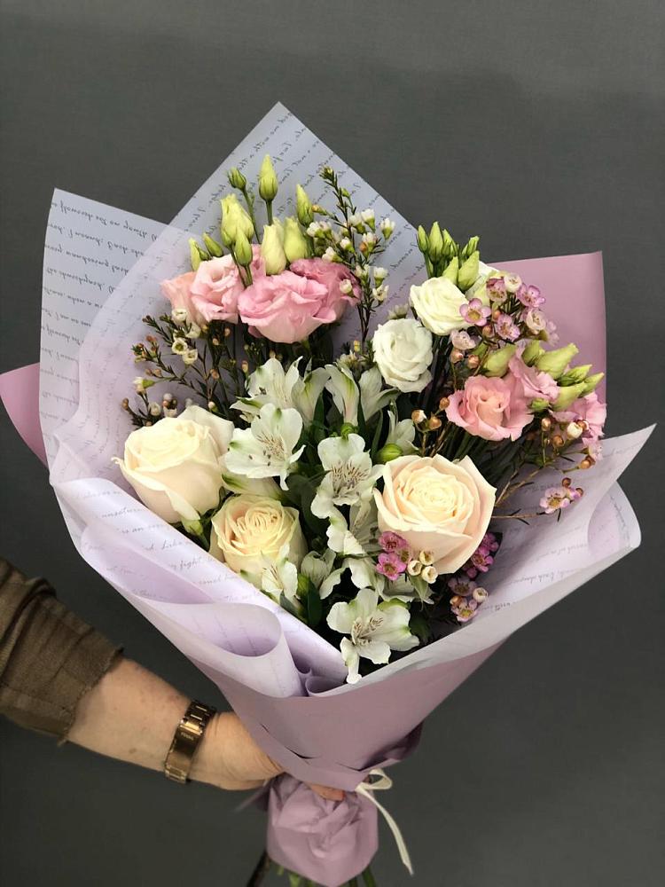 Букет цветов из: Альстромерии, Розы и Лизиантусы в Шелковской