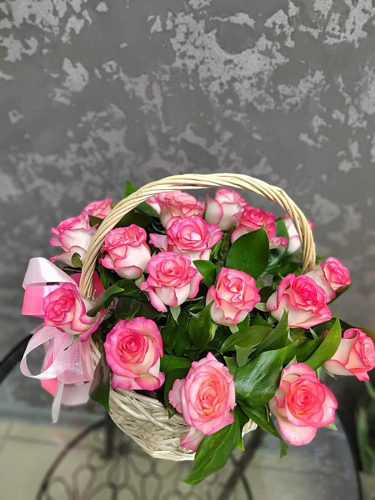 Цветочная композиция из Розы в корзине в Шелковской