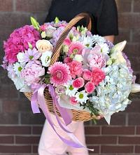 Цветочная композиция из Розы, Хризантемы, Пионы и Лизиантусы в корзине #REPLACE_PRED# Шелковской