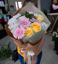 Букет цветов из:  Герберы, Розы и Хризантемы в Шелковской
