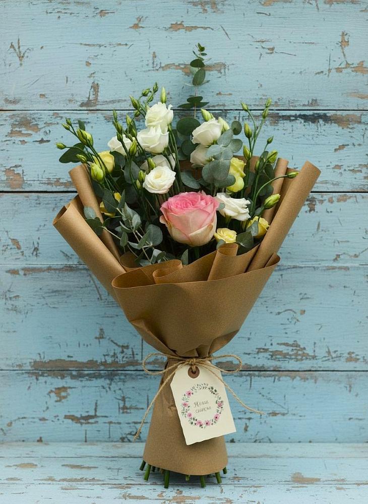 Букет цветов из: Розы и Лизиантусы в Шелковской