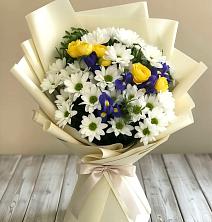 Букет цветов из:  Ирисы, Хризантемы и Розы в Шелковской