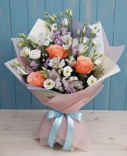 Букет цветов из:  Лизиантусы, Розы, Альстромерии и Гипсофила в Шелковской