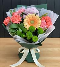 Букет цветов из:  Гвоздики, Розы, Герберы и Хризантемы в Шелковской