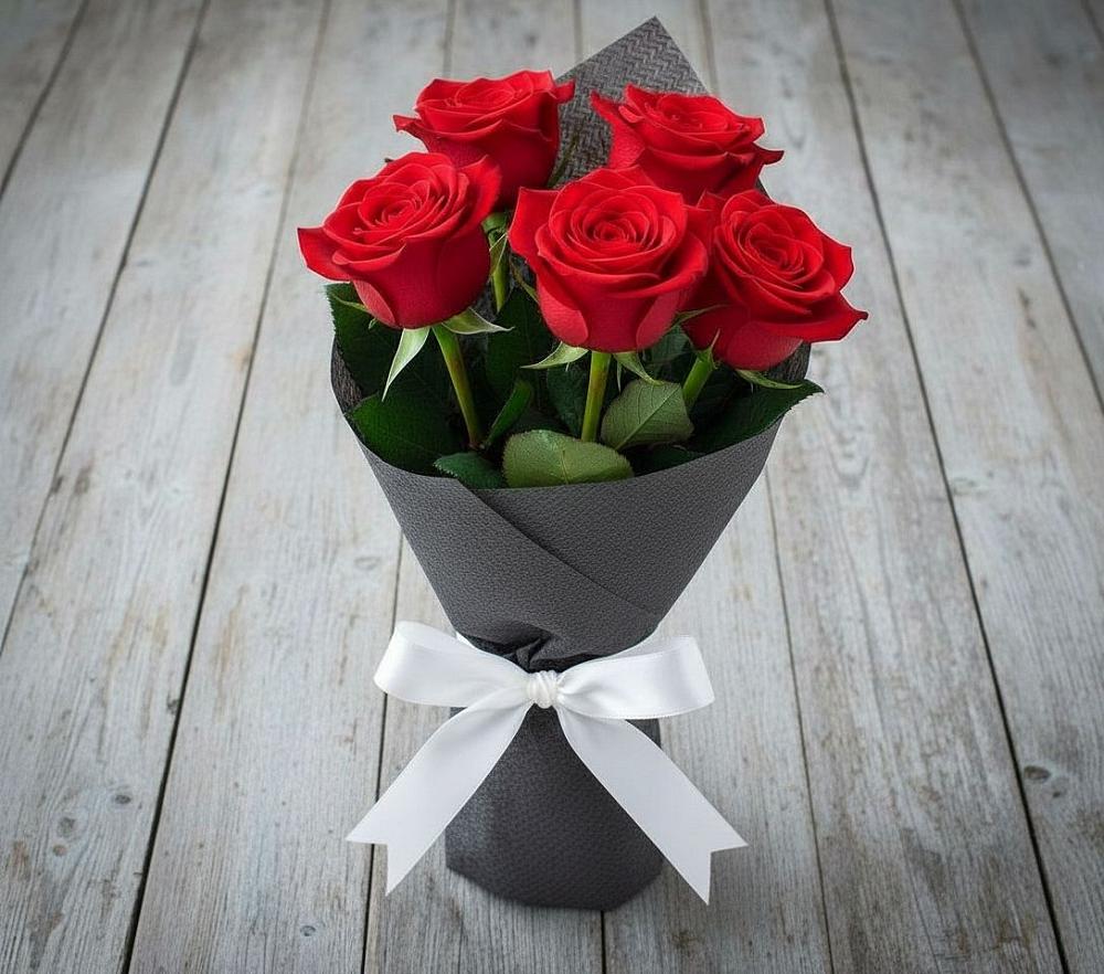 Букет 5 Красных роз Эдлесс Лав в Шелковской