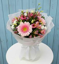 Букет цветов из:  Герберы, Альстромерии и Лизиантусы в Шелковской